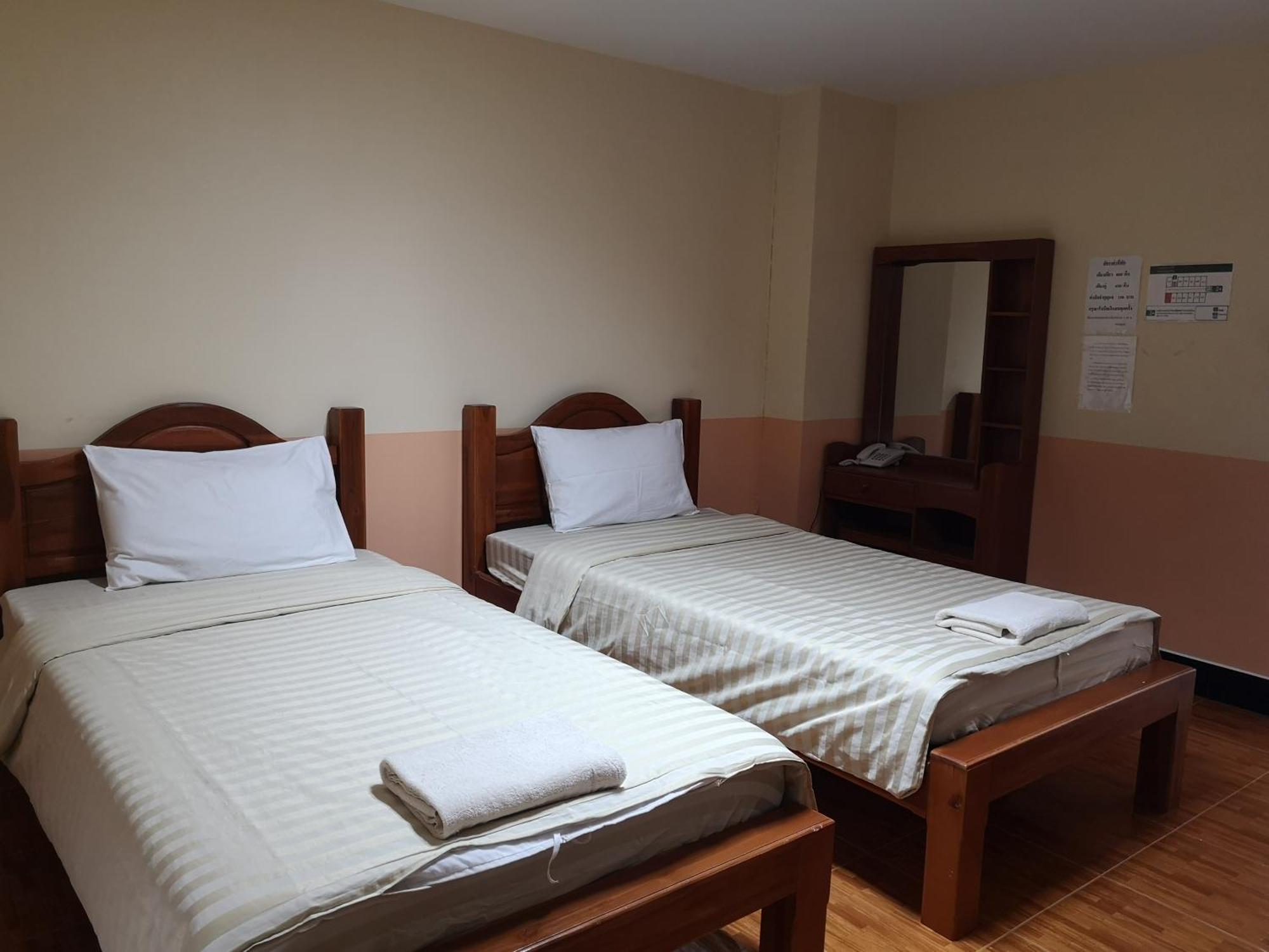 Sab Suwarn Mansion Hotel Suphan Buri Ngoại thất bức ảnh